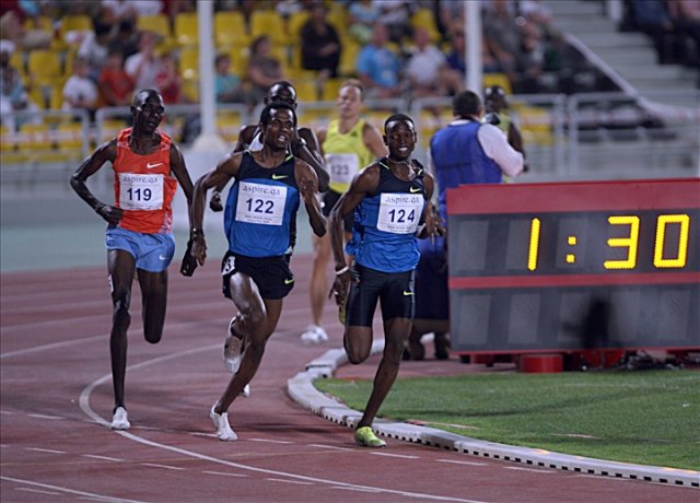 Abubaker Kaki (124) on his way to victory in Doha