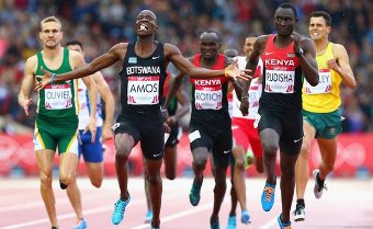 Nijel Amos beats David Rudisha at the Commonwealth Games